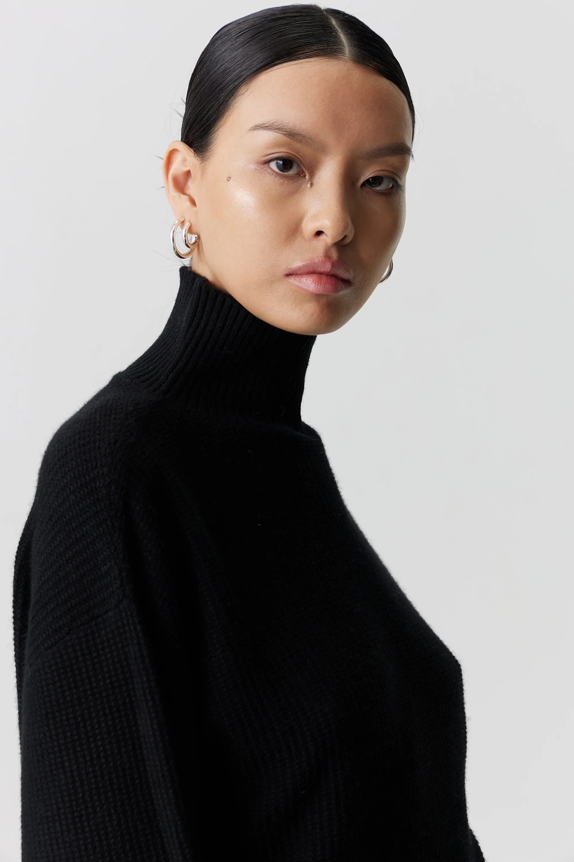 BOUCLE TURTLENECK KNIT | BLACK