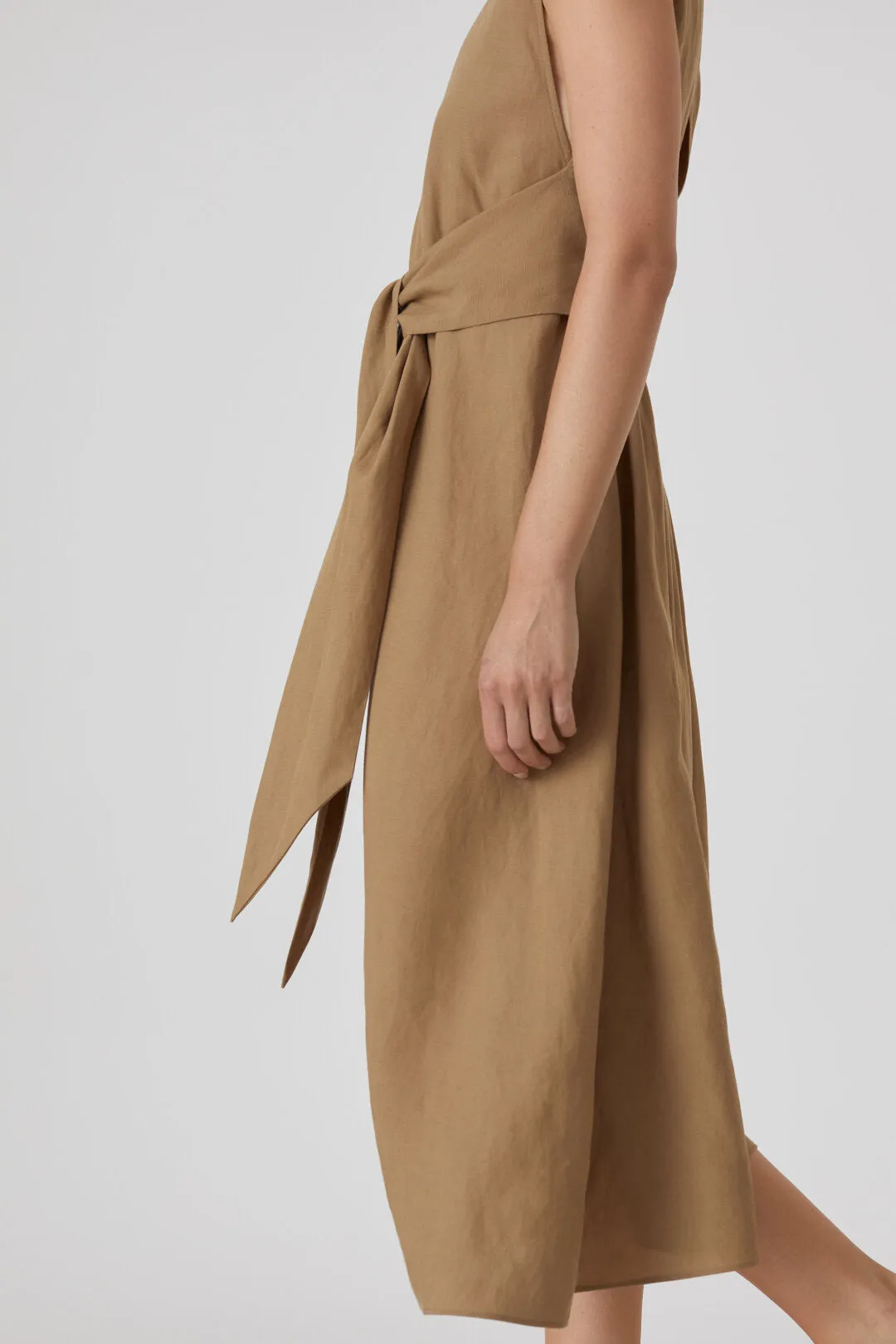 CLOSED WOMENS WAISTED DRESS WITH BELT - NUTMEG