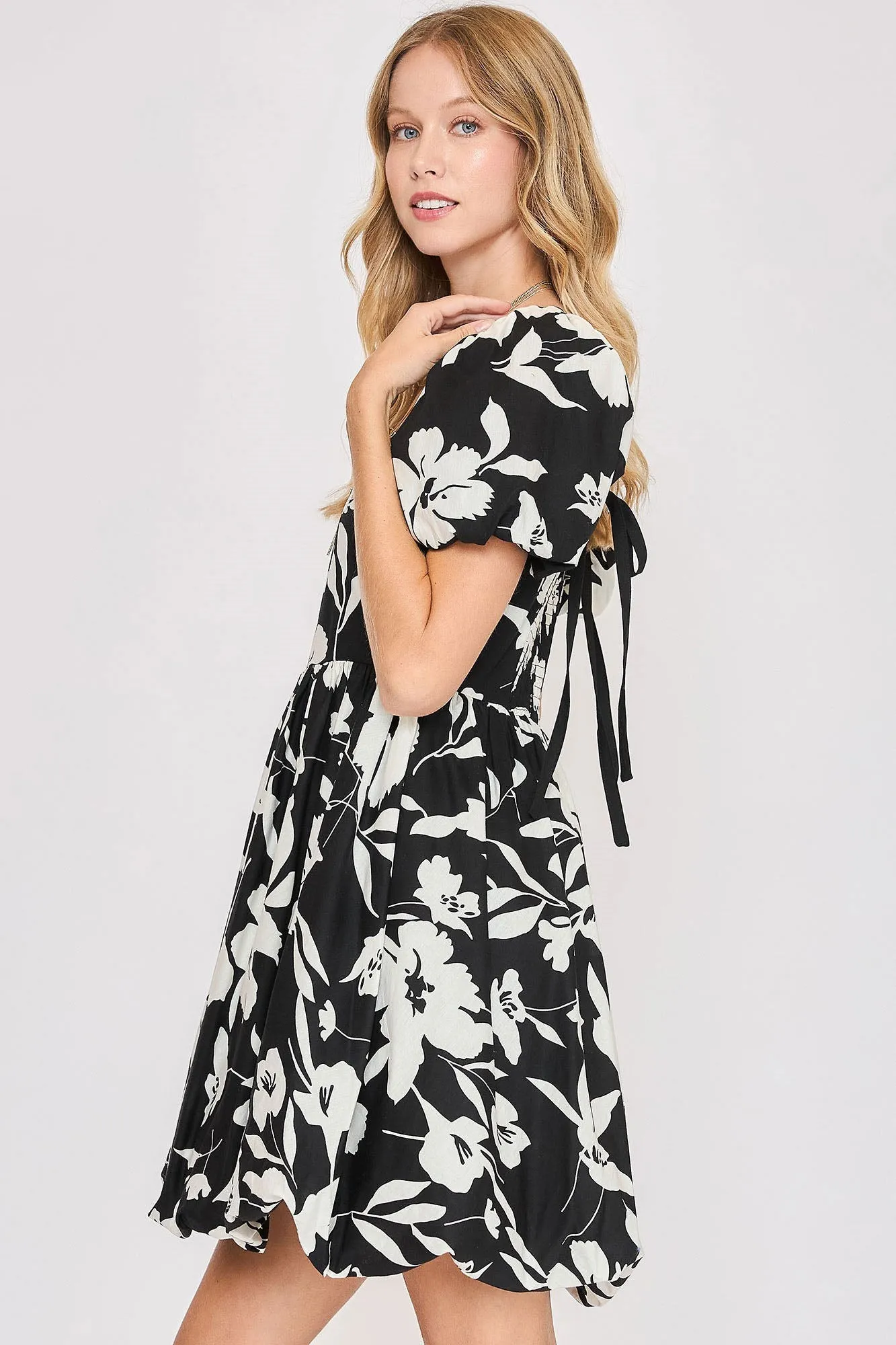 Garden of Love Floral Babydoll Puff Sleeve Dress in Black/White