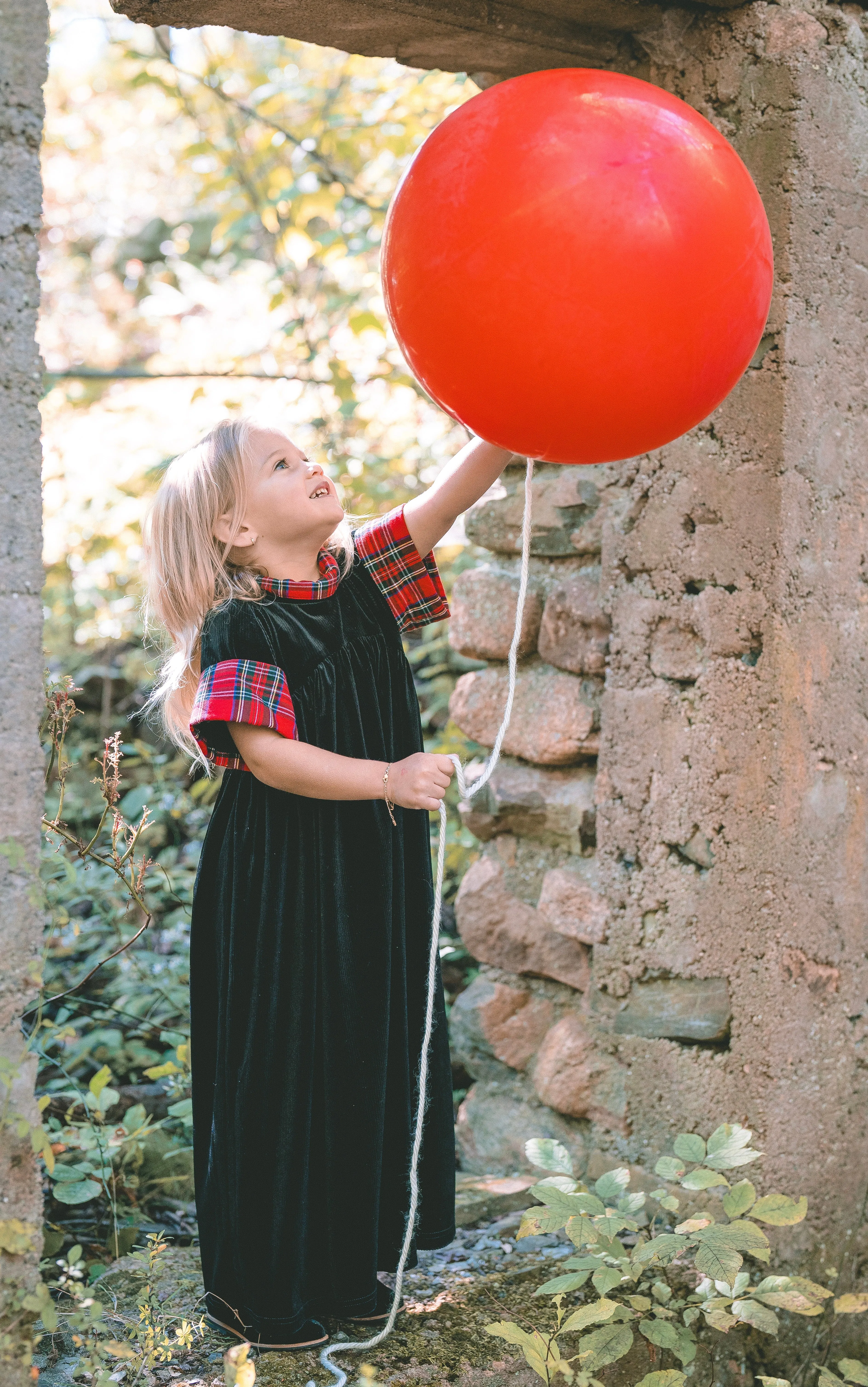 Mini Nod Velvet Turtleneck Maxi Jumper Black/Red